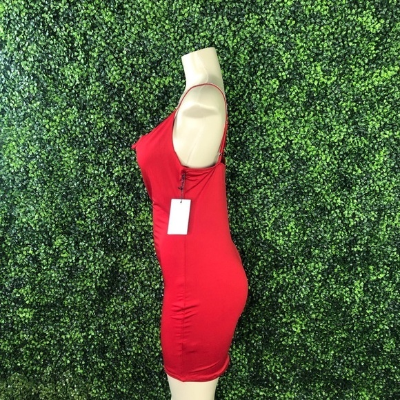 Lady in red mini dress - Picture 2 of 4